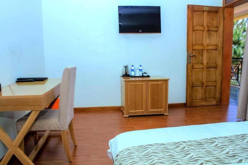 Rosemary Courts Bed And Breakfast Entebbe Dış mekan fotoğraf
