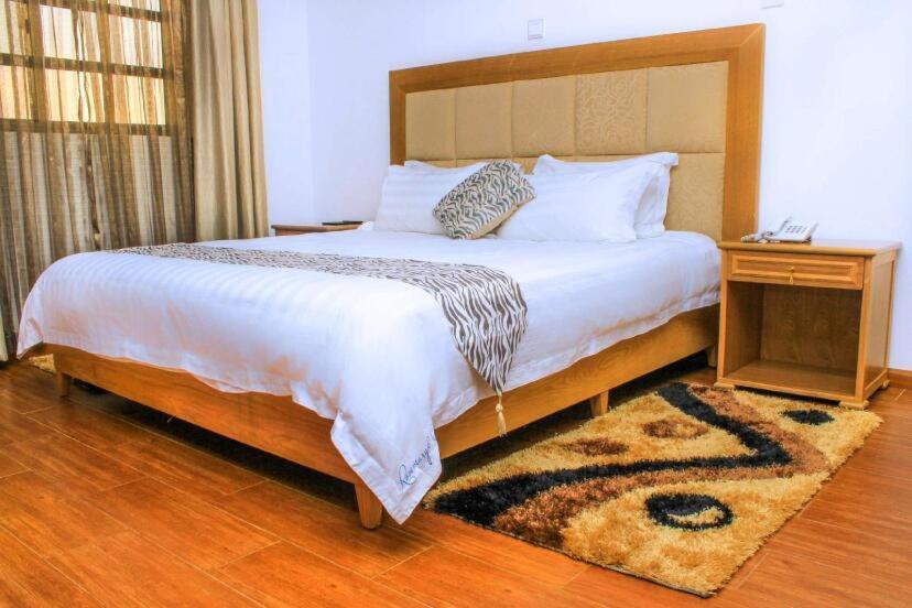 Rosemary Courts Bed And Breakfast Entebbe Dış mekan fotoğraf