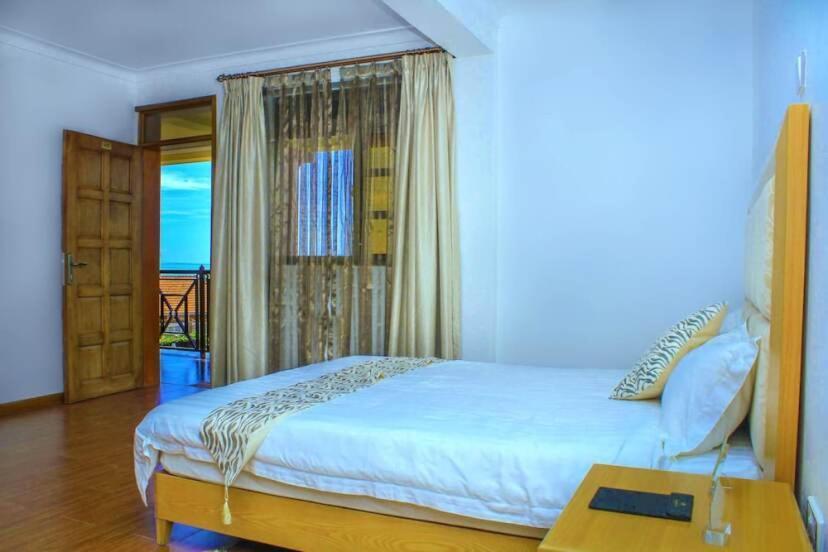 Rosemary Courts Bed And Breakfast Entebbe Dış mekan fotoğraf